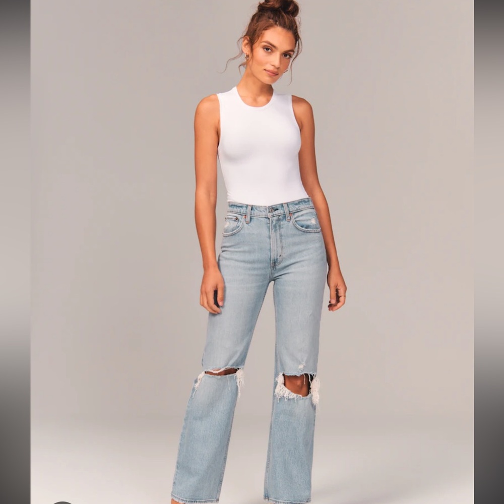 Abercrombie & Fitch 90s Ultra High Rise Relaxed Jeans in Light Ripped Wash